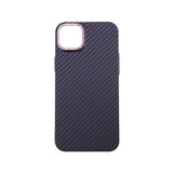 iPhone 14 Plus -kuori hiilikuitukuvioinnilla, violetti
