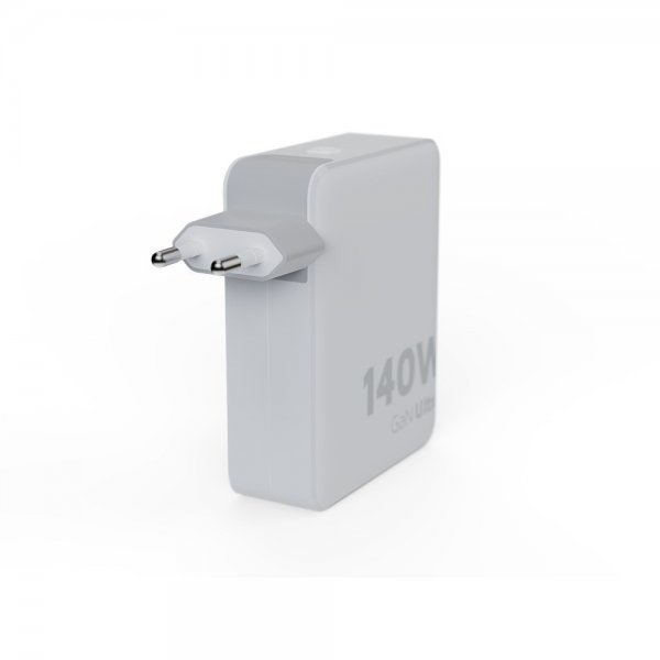 Xtorm Laturi ja kaapeli 140W GaN-Ultra Travel Charger + USB-C PD -kaapeli