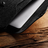 Mujjo MacBook Sleeve 16" Musta