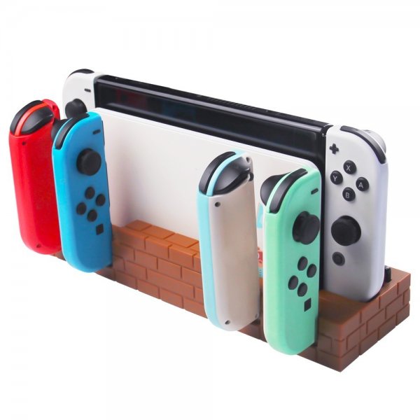 Nintendo Switch -lataustelakka Joy-Coneille, jossa on pelisäilytys, ruskea