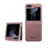 Guess Samsung Galaxy Z Flip 5 Suojakuori Glitterhiutaleita Metalli Logo Roosa