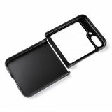Nordic Covers Samsung Galaxy Z Flip 6/Galaxy Z Flip 7 FE -kuori Feather Series Raven Black