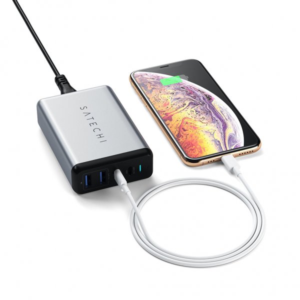 Satechi 75W PD matkalaturi, jossa kaksi USB-C- ja USB-A-porttia, harmaa