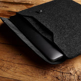Mujjo MacBook Sleeve 13" Musta