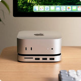 Satechi Mac Mini M4 -jalusta ja keskitin SSD-kotelolla, hopea