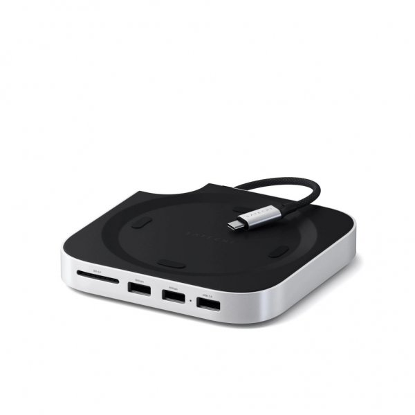 Satechi Mac Mini M4 -jalusta ja keskitin SSD-kotelolla, hopea