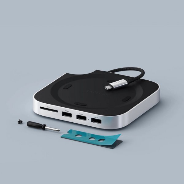 Satechi Mac Mini M4 -jalusta ja keskitin SSD-kotelolla, hopea