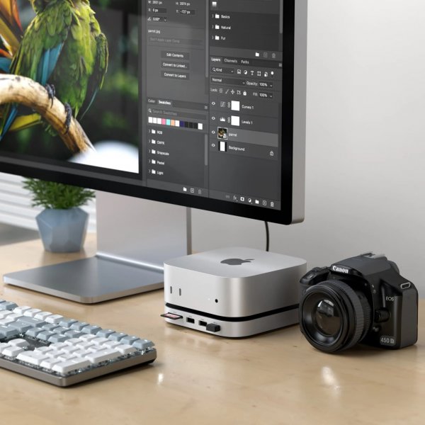 Satechi Mac Mini M4 -jalusta ja keskitin SSD-kotelolla, hopea