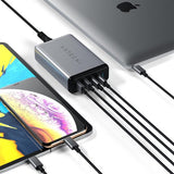 Satechi 75W PD matkalaturi, jossa kaksi USB-C- ja USB-A-porttia, harmaa