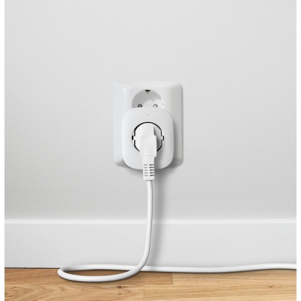 Deltaco Smart Home WiFi-virtakytkin, jossa energia-analyysi